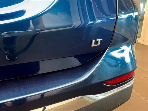 Used 2020 Chevrolet Equinox LT image 18