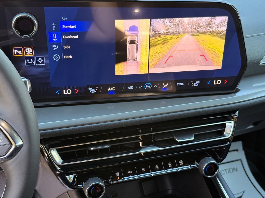 New 2027 Chevrolet Traverse LT w/ Driver Confidence Package FWD image 18