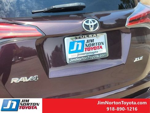 Used 2018 Toyota RAV4 XLE w/ Plus Extra Value Package FWD image 12