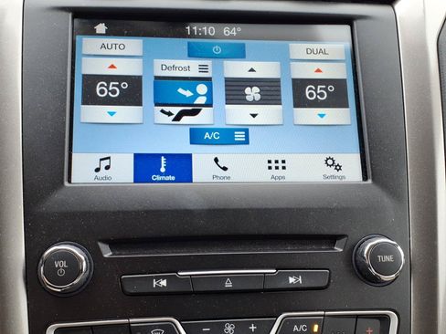 Used 2017 Ford Fusion SE w/ Fusion SE Technology Package FWD image 17