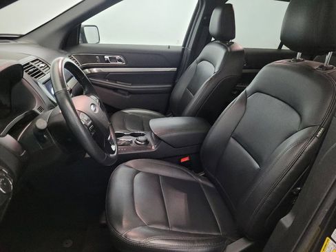 Used 2019 Ford Explorer XLT w/ Equipment Group 202A AWD/4WD image 17