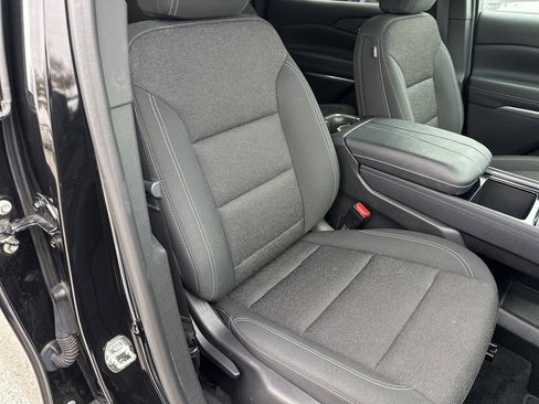 Used 2025 Chevrolet Traverse LT image 57