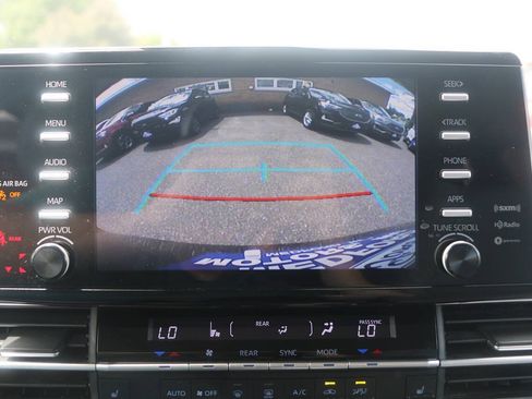 Used 2023 Toyota Sienna XLE AWD/4WD image 39