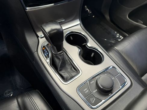 Used 2020 Jeep Grand Cherokee Limited w/ Premium Lighting Group image 22