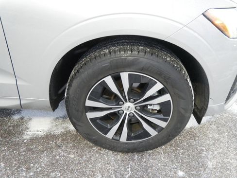 Certified 2025 Volvo XC60 B5 Core image 9