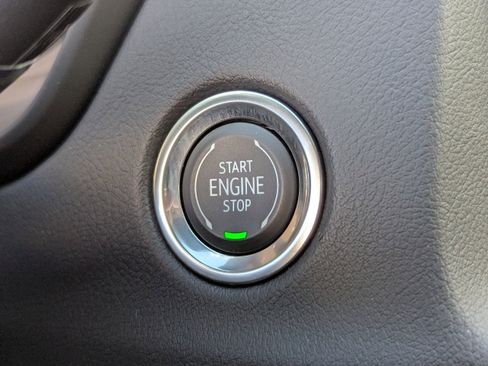 Certified 2021 Cadillac XT4 Premium Luxury image 28