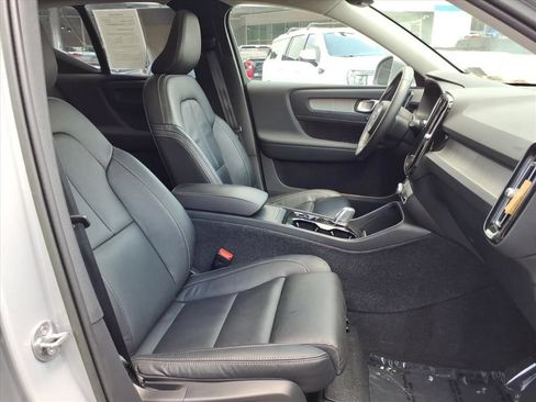 Used 2023 Volvo XC40 B5 Plus AWD/4WD image 26
