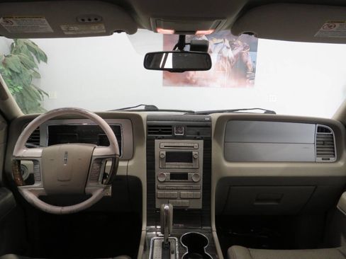 Used 2010 Lincoln Navigator 4WD image 15