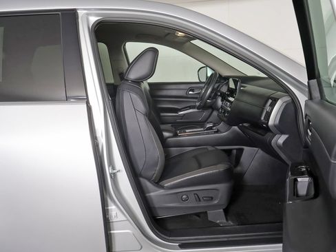 Used 2023 Nissan Pathfinder SL AWD/4WD image 30