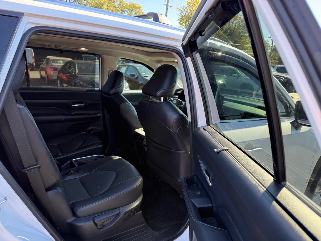 Used 2025 Toyota Grand Highlander AWD image 20