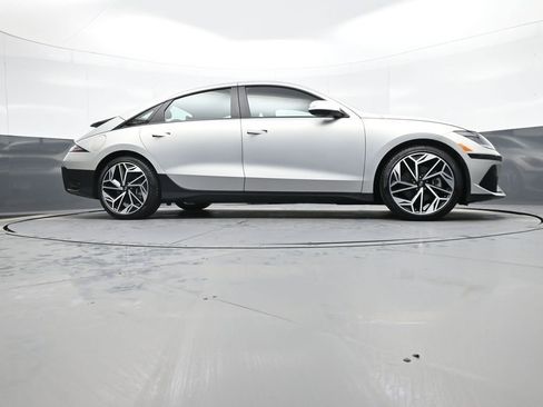 Used 2024 Hyundai Ioniq 6 SEL image 28