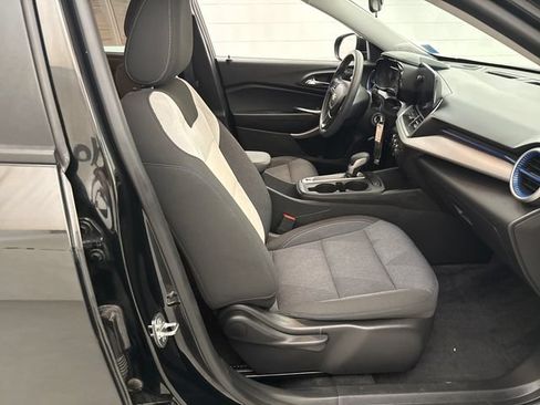 Used 2024 Chevrolet Trax LS w/ LS Convenience Package FWD image 23