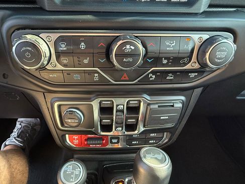 Used 2022 Jeep Wrangler Unlimited Rubicon 4xe w/ Dual Top Group AWD/4WD image 26