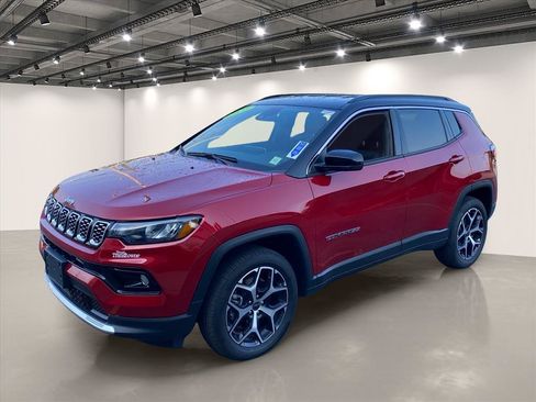 Certified 2025 Jeep Compass Limited AWD/4WD image 3