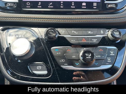 Used 2023 Chrysler Pacifica Pinnacle image 16