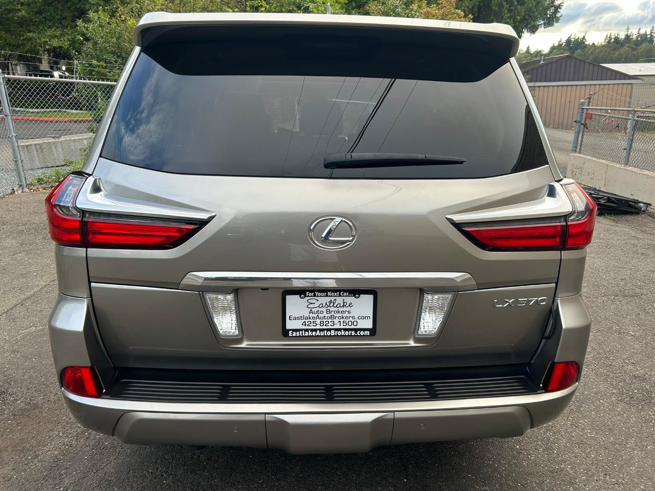 Used 2016 Lexus LX 570 4WD w/ Luxury Package image 6
