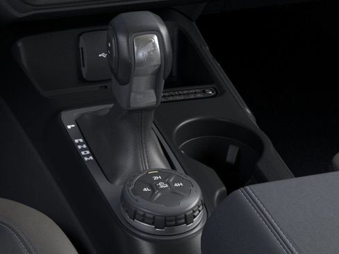 New 2025 Ford Bronco Outer Banks w/ Black Appearance Package image 17