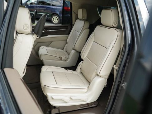 Used 2021 GMC Yukon XL Denali w/ Denali Premium Package AWD/4WD image 9