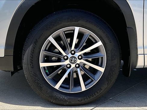 Used 2017 Toyota Highlander XLE AWD/4WD image 10