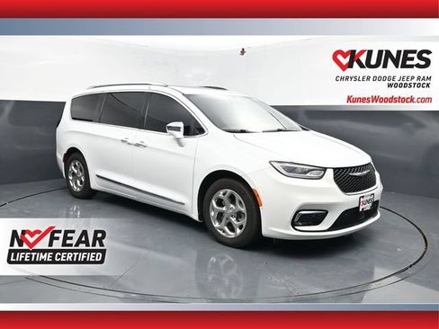 Used 2021 Chrysler Pacifica Limited w/ Uconnect Theater Family Group FWD image 1