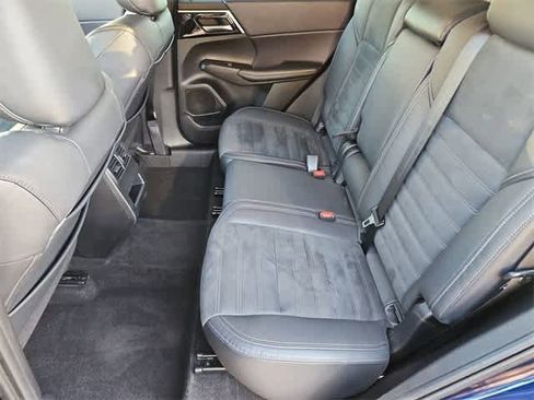 Used 2022 Mitsubishi Outlander SE image 20