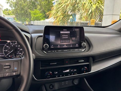 Used 2025 Nissan Rogue SV AWD/4WD image 17