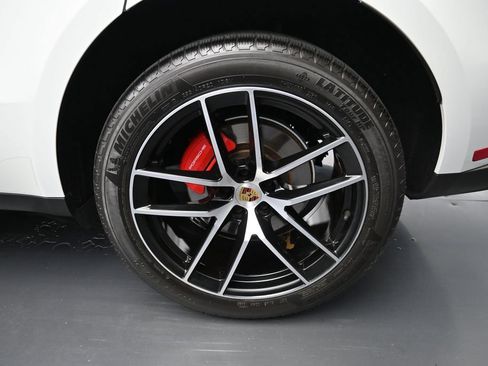 Certified 2023 Porsche Macan S AWD/4WD image 9
