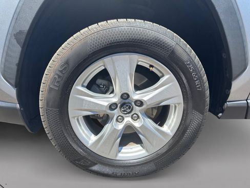 Used 2021 Toyota RAV4 XLE FWD image 11