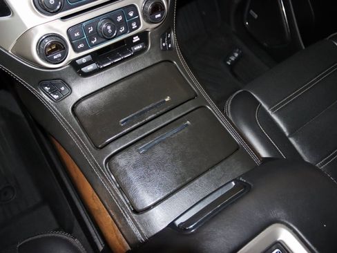 Used 2019 GMC Yukon Denali image 45