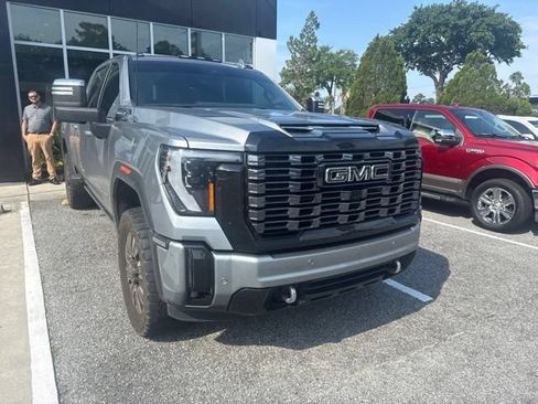 Used 2025 GMC Sierra 3500 Denali Ultimate AWD/4WD image 4