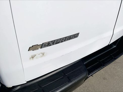 Used 2021 Chevrolet Express 2500 w/ Driver Convenience Package image 25