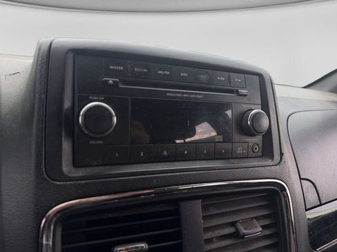 Used 2015 Dodge Grand Caravan SE FWD image 25