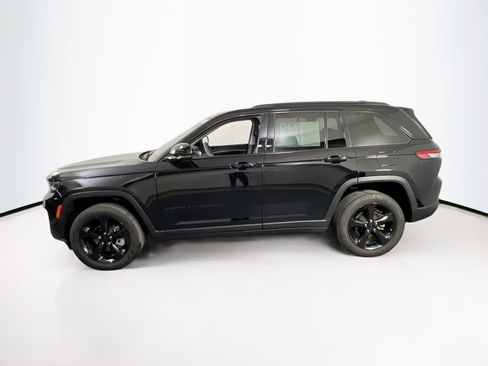 Used 2023 Jeep Grand Cherokee Limited w/ Black Appearance Package AWD/4WD image 8
