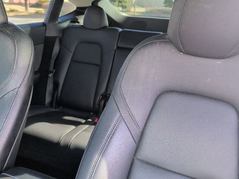 Used 2024 Tesla Model Y Performance image 9