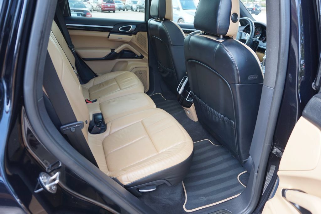 Used 2014 Porsche Cayenne Platinum Edition AWD/4WD image 25