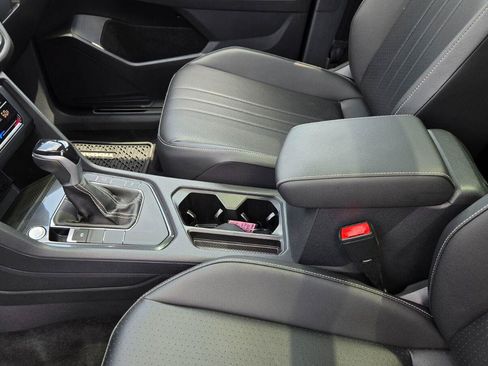 Used 2023 Volkswagen Tiguan SE R-Line FWD image 35
