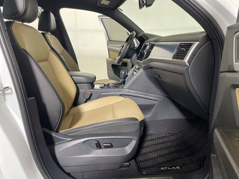 Used 2023 Volkswagen Atlas Cross Sport SEL R-Line image 23