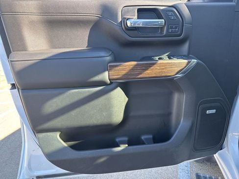 Used 2022 Chevrolet Silverado 2500 High Country w/ Safety Package II image 9