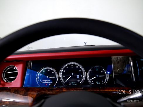 Used 2019 Rolls-Royce Phantom Sedan image 14