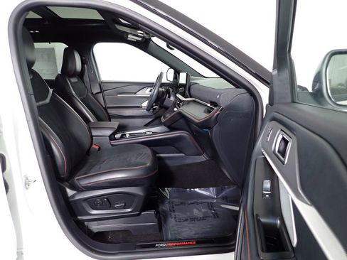 Used 2025 Ford Explorer ST image 43