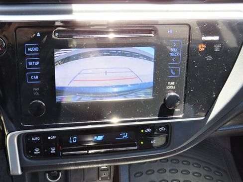 Used 2017 Toyota Corolla LE FWD image 11
