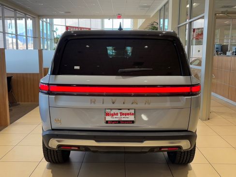 Used 2023 Rivian R1S Adventure image 7