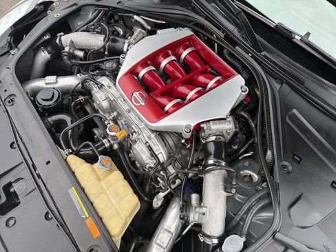 Used 2013 Nissan GT-R Premium image 21