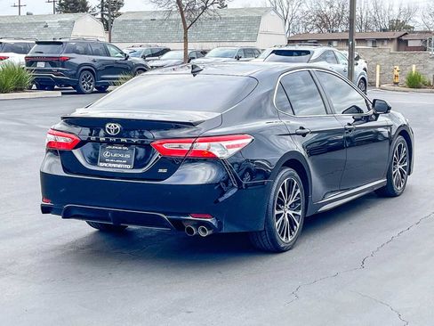 Used 2020 Toyota Camry SE image 4