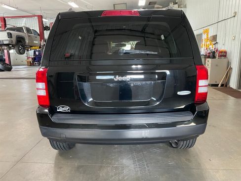Used 2016 Jeep Patriot Latitude FWD image 7