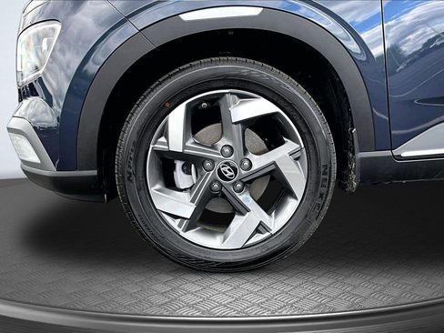 Used 2024 Hyundai Venue Limited FWD image 9