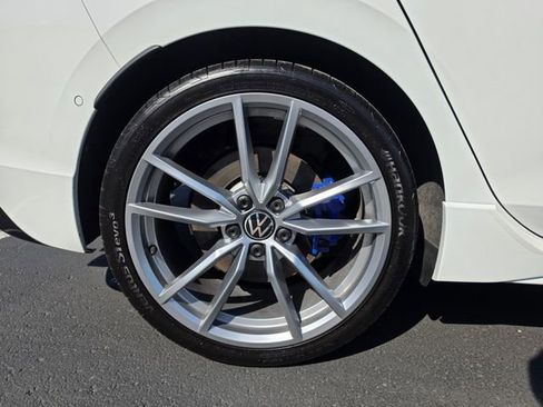 Used 2024 Volkswagen Golf R AWD/4WD image 7