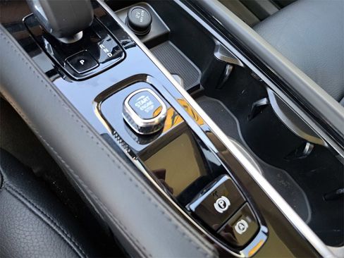 Used 2024 Volvo XC90 T8 Plus w/ Protection Package Premier image 15