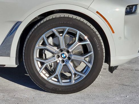 Used 2026 BMW X7 xDrive40i w/ Premium Package image 8