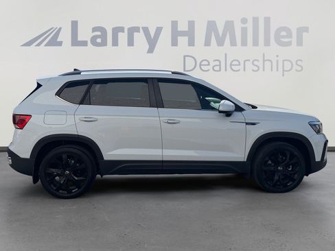 Used 2023 Volkswagen Taos SE FWD image 6